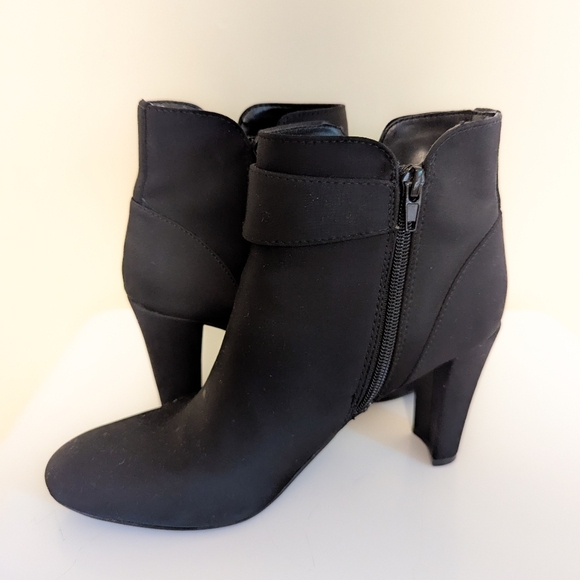 Unisa Black Heeled Booties with Silver Hardware - Picture 4 of 4